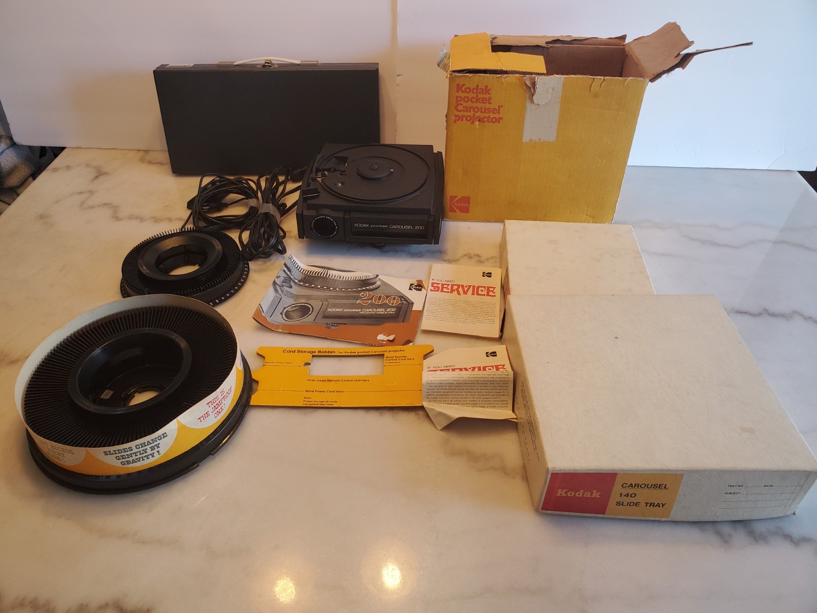 Vintage Kodak Pocket Carousel 200 Slide Projector case carrousel NOT WORKING