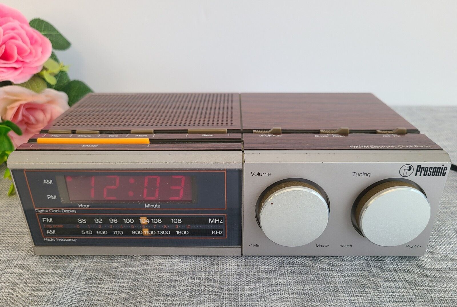 Vintage Prosonic PCR 215 AM FM Clock Radio in Grain Plastic Cabinet