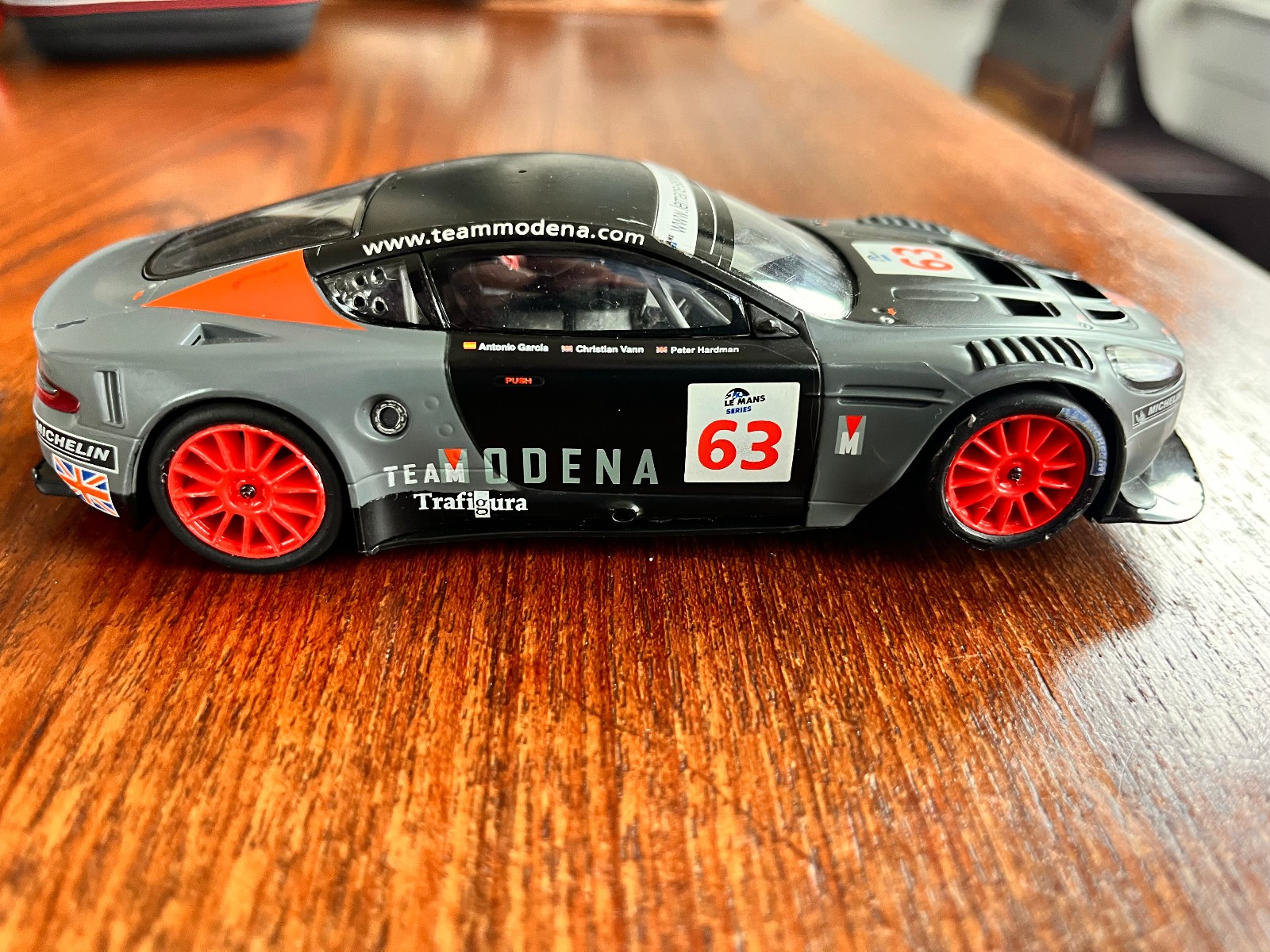 SCX Aston Martin DBR-9 - Slot Car 1/32 scale
