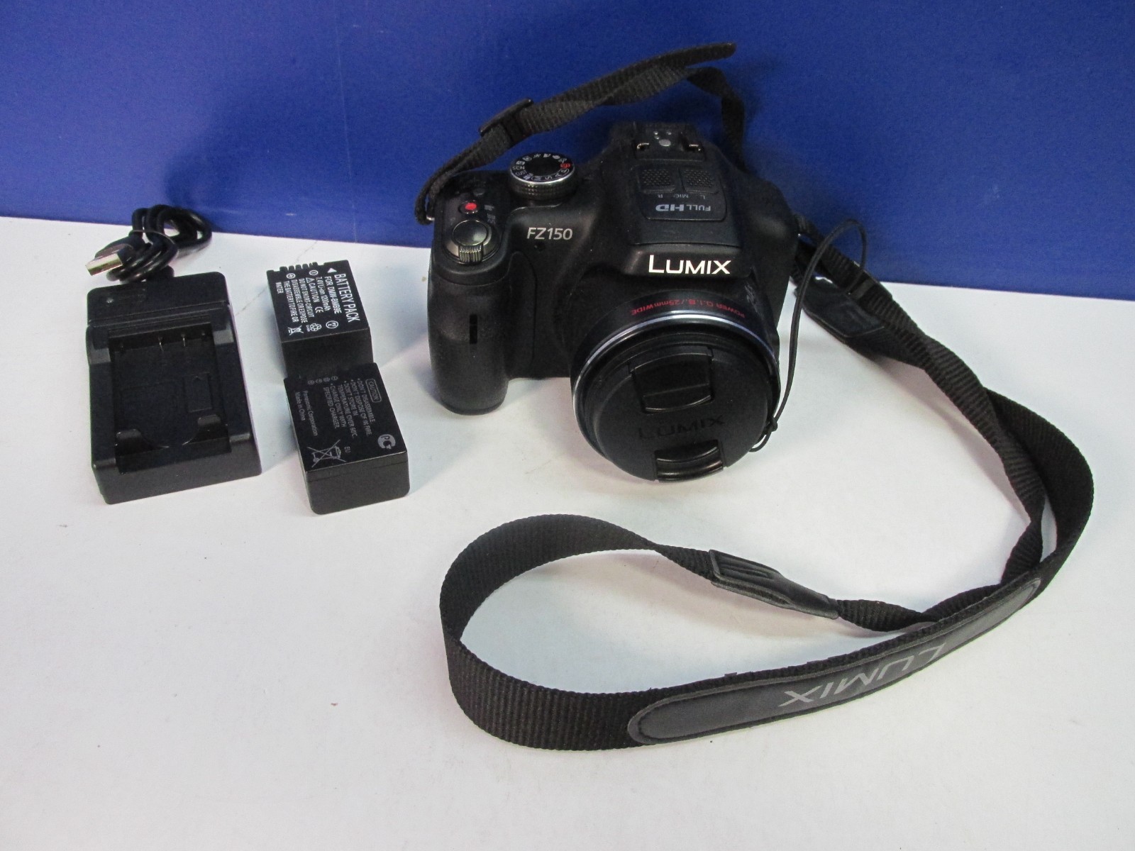 working PANASONIC LUMIX DMC-FZ150 DIGITAL  BRIDGE CAMERA CAM 12.1MP has charger