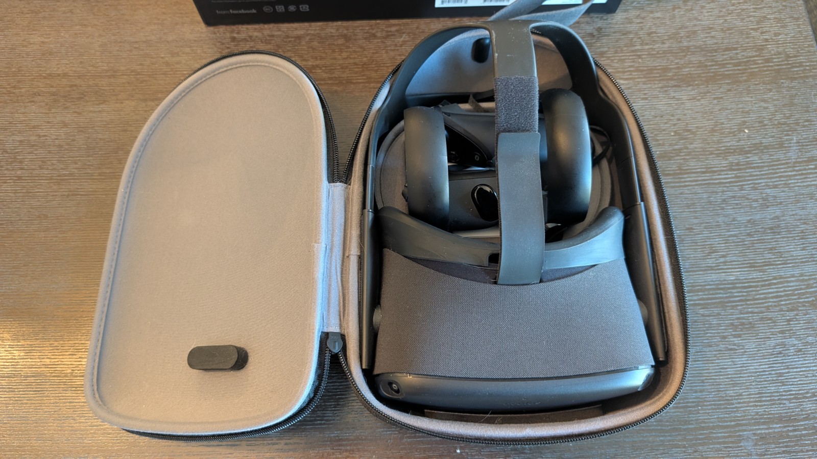 Oculus Quest 1 VR Headset Black 64G w/ Controllers & Accessories & Carrying Case
