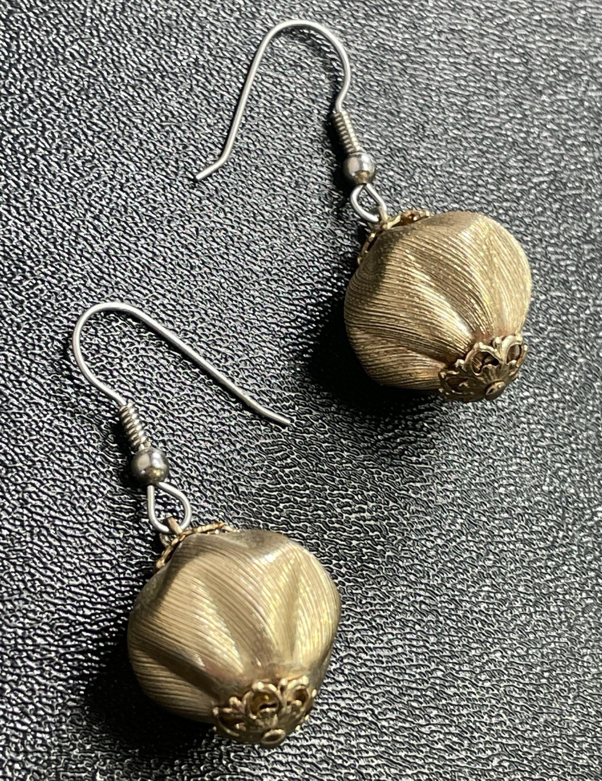 Vintage 1.5” Gold Tone Ruffled Metal Dangle Earrings