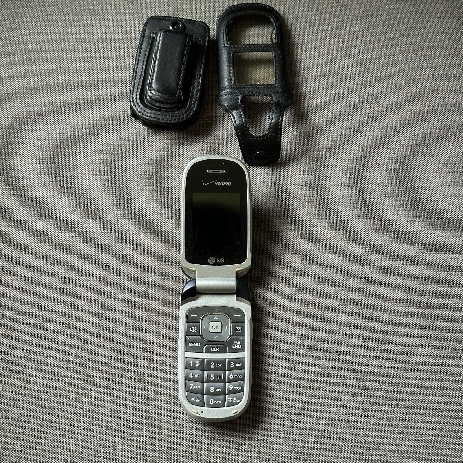 Samsung Verizon Flip Phone with Leather Case – Working