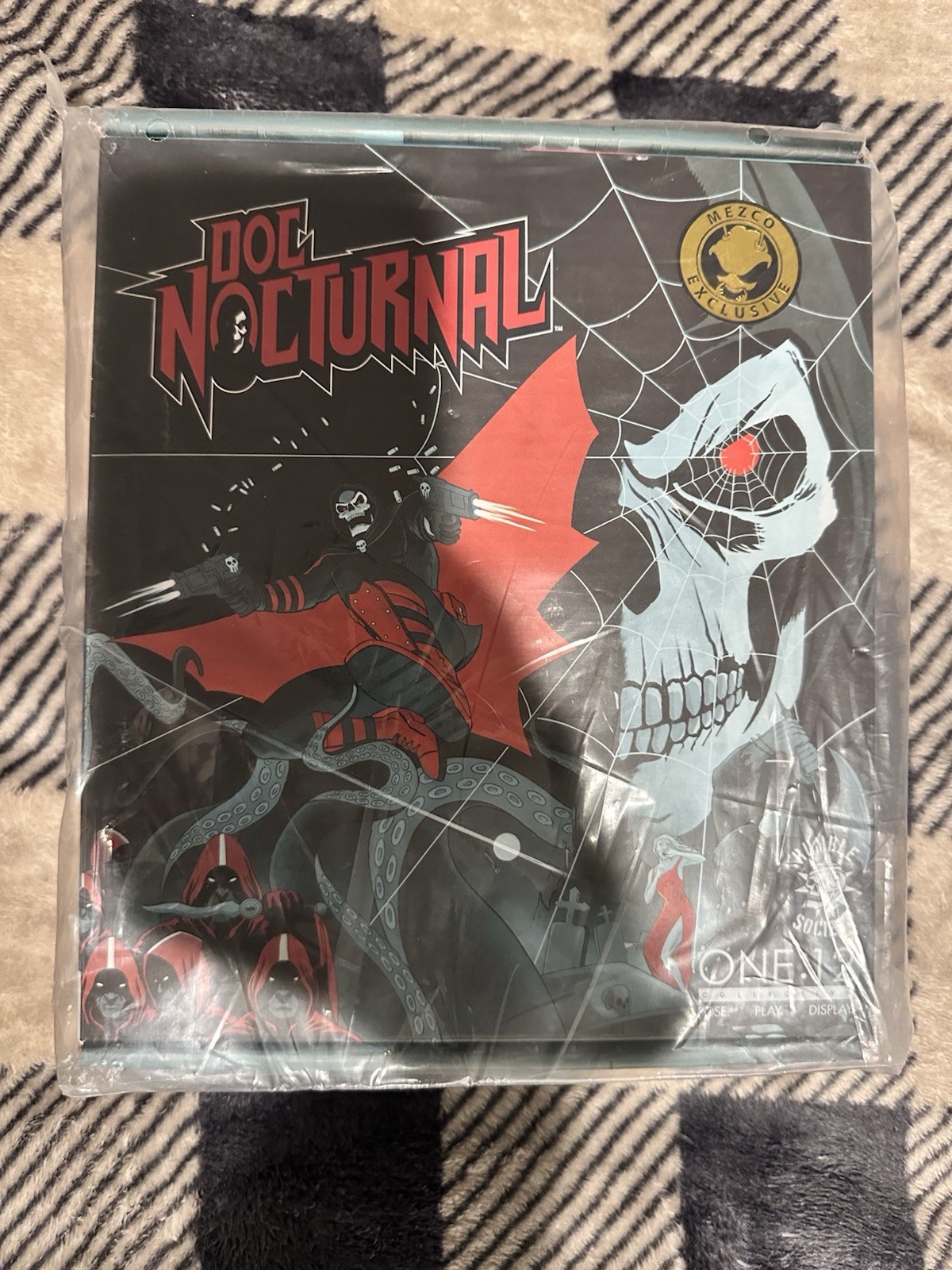 Mezco One:12 Doc Nocturnal: The Monster That Hunts Monsters - Deluxe Edition(V2)