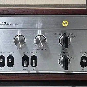 Luxman L-305 Integrated Amplifier, Mint Condition