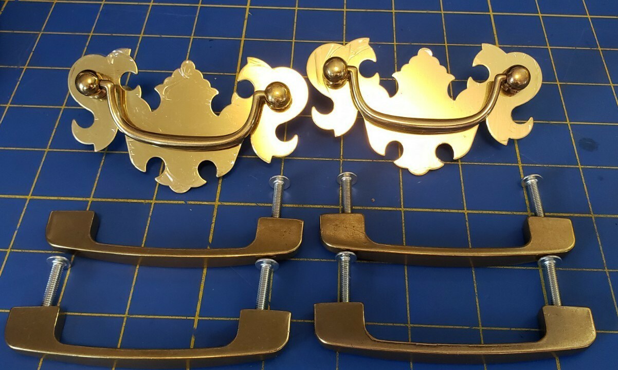 Set Of 6 MCM Dresser Pulls & Handles 4 Sleek Brass Color Pulls 2 Chippendale