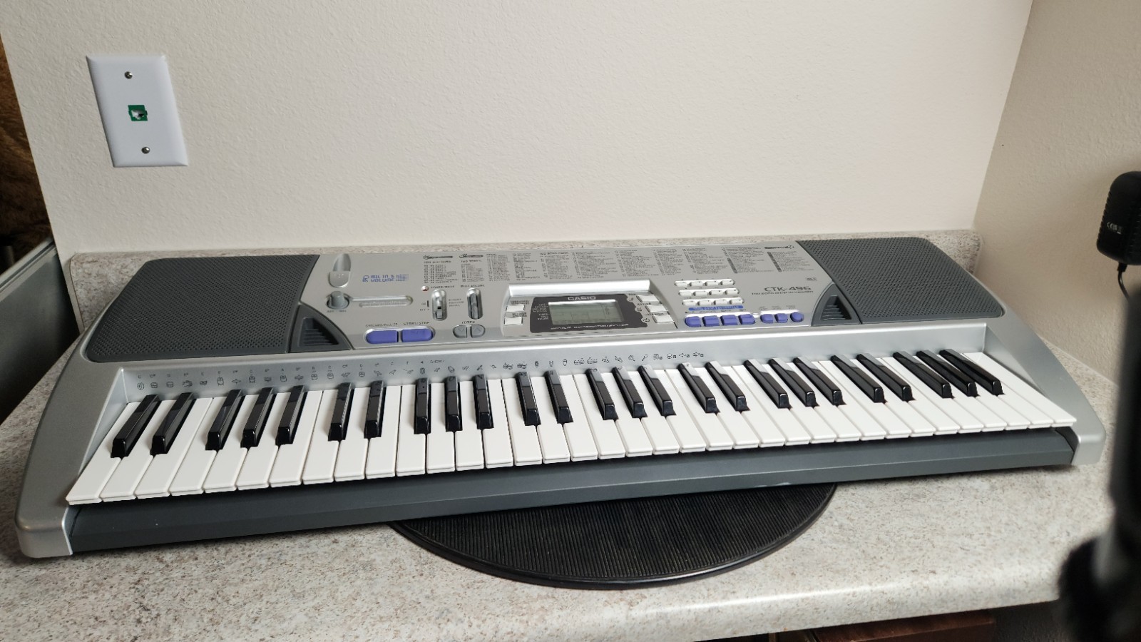 Casio Electronic Digital Keyboard Piano  CTK 496 MIDI ,Cord , Stand & Pedal Incl