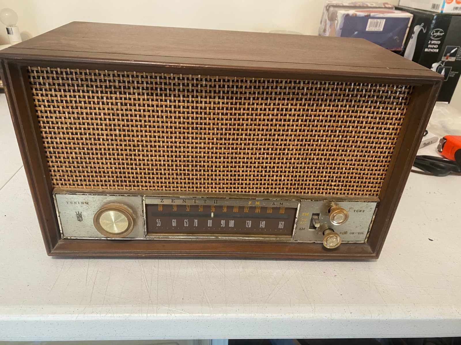 VINTAGE T350 ZENITH LONG DISTANCE RADIO ALL ORIGINAL WORKS GREAT