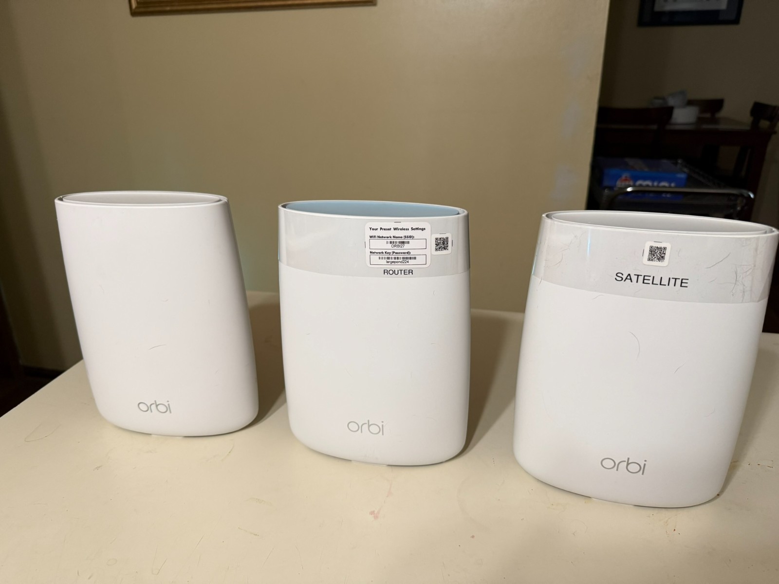 Netgear Orbi Tri-Band Wireless Wi-Fi Router RBR50v2 & Two Satellite RBS50v2 Lot