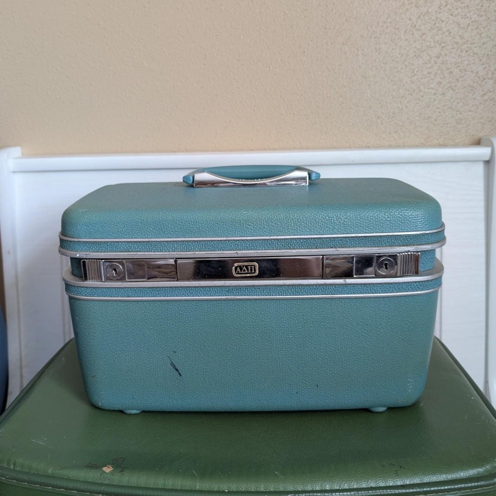 Vintage 1960s/1970s Samsonite Silhouette Cosmetic Train Case