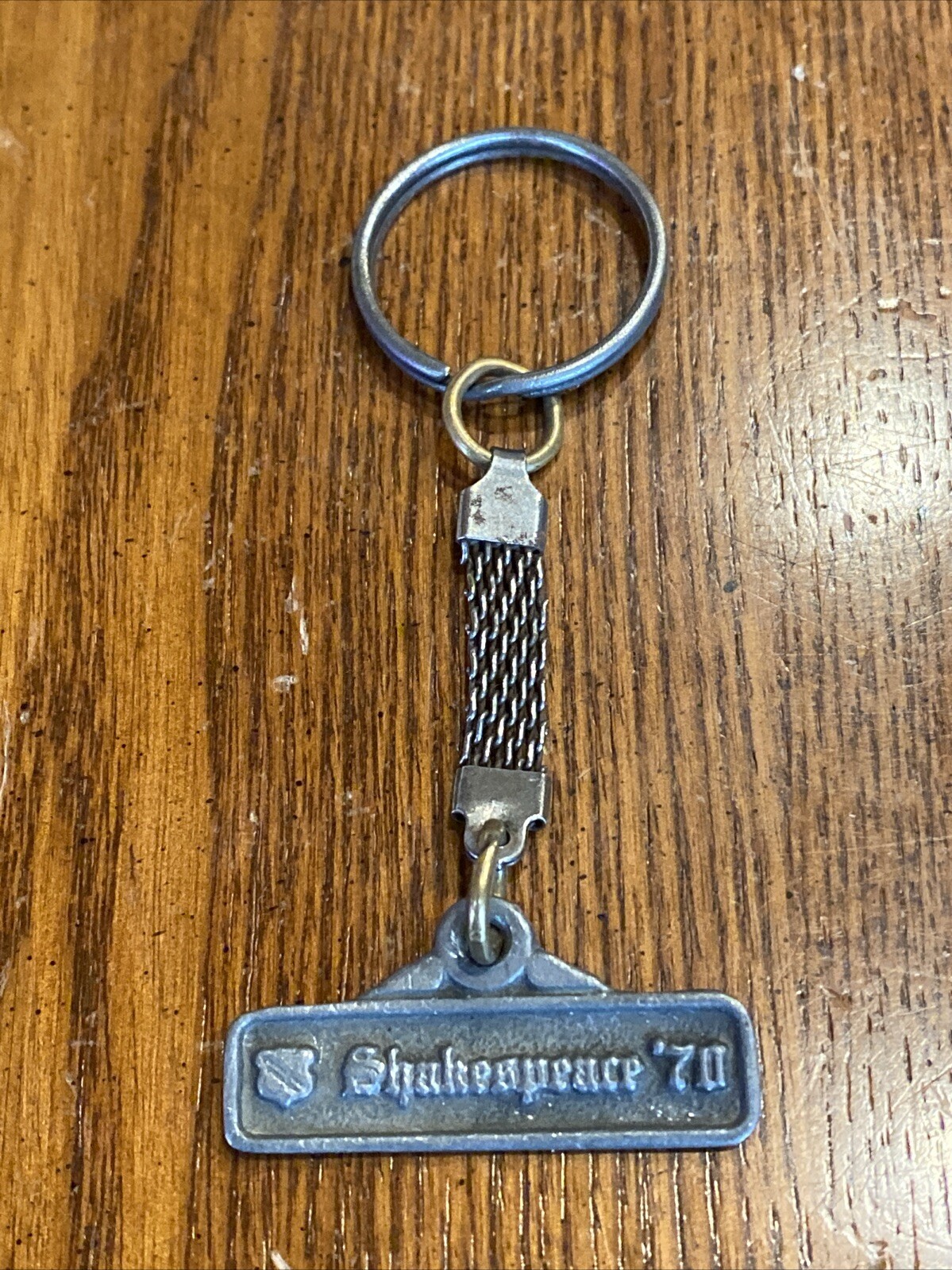 VINTAGE 1970 Shakespeare Shield ‘70 Keychain Fob Charm Pewter Pendant Key Ring