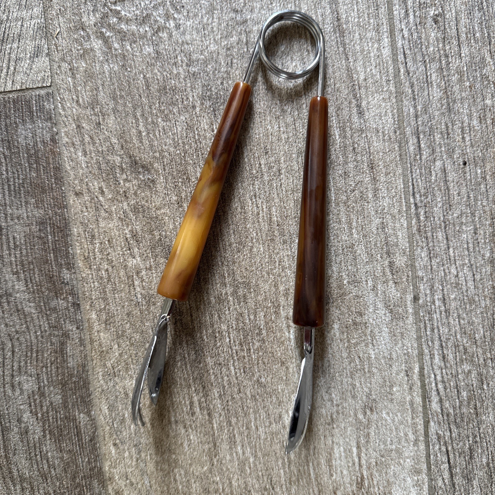 Bakelite Handle Butterscotch Swirl Clawed Ice Tongs 7" Vintage Bar Tool