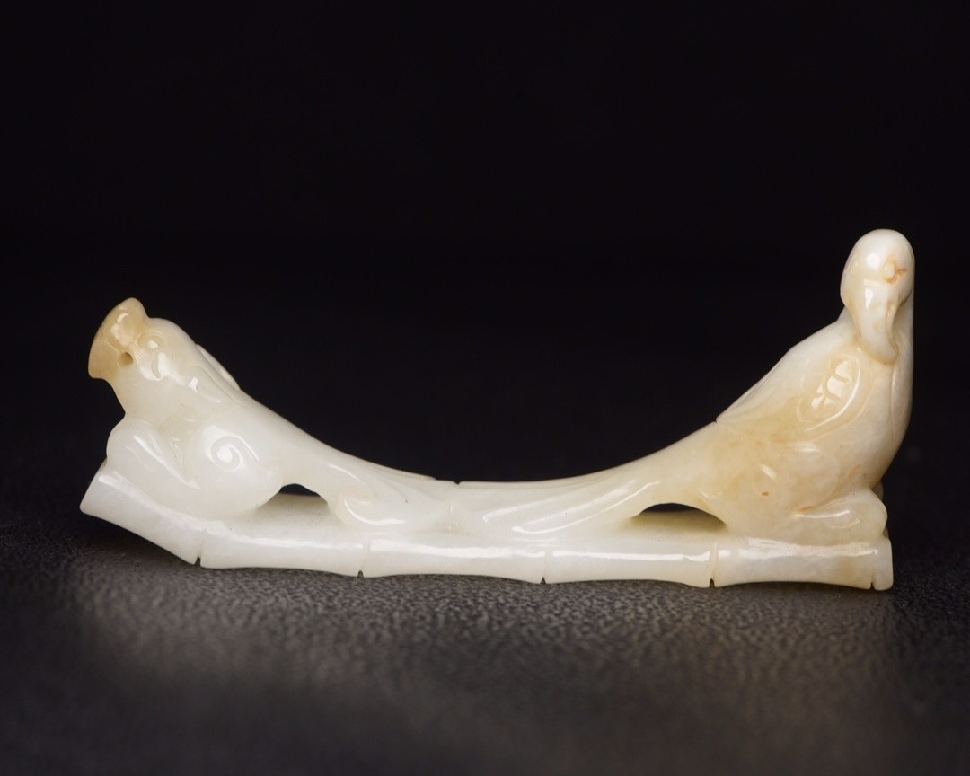 Chinese Hetian Jade Nephrite Hand Carved Natural Polished Eagle Bear Brush Rest