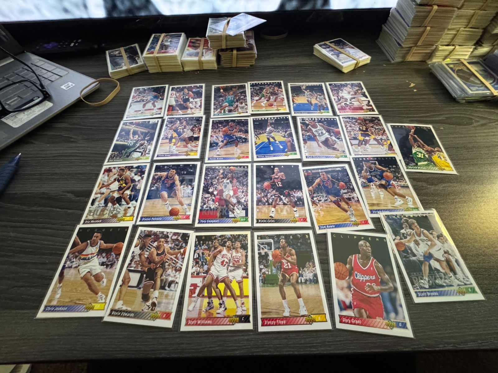Lot of Vintage Basketball Cards(444)