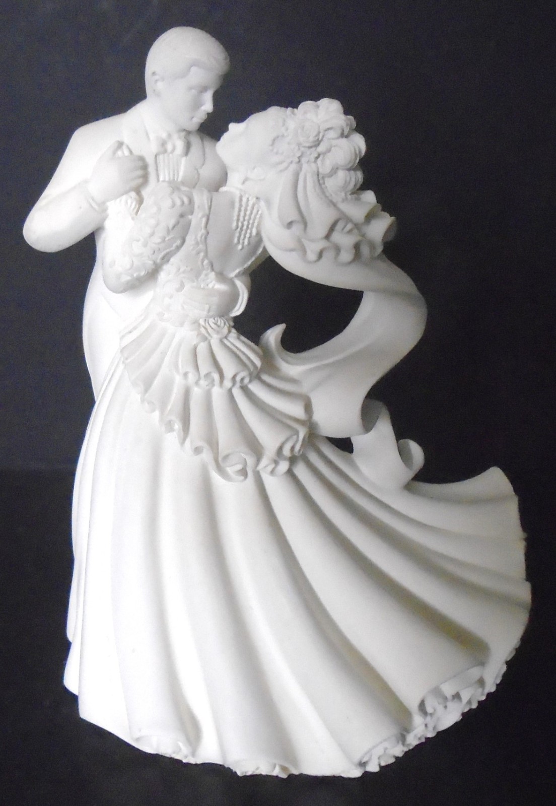Wilton Bianca Wedding Couple "First Dance" Cake Topper, 5"