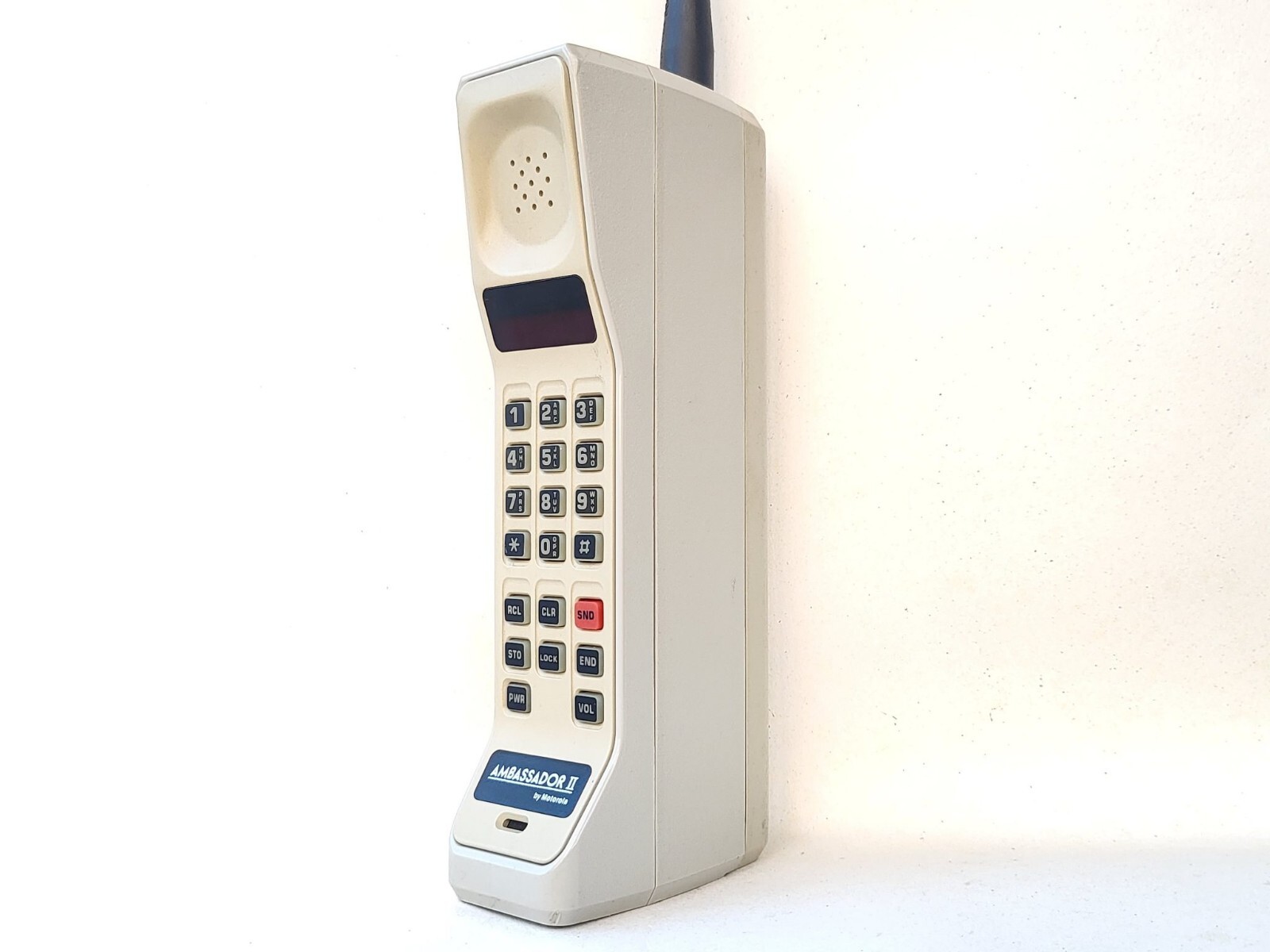 MOTOROLA DYNATAC AMBASSADOR - Brick Mobile Cell Phone Vintage Retro Collectable