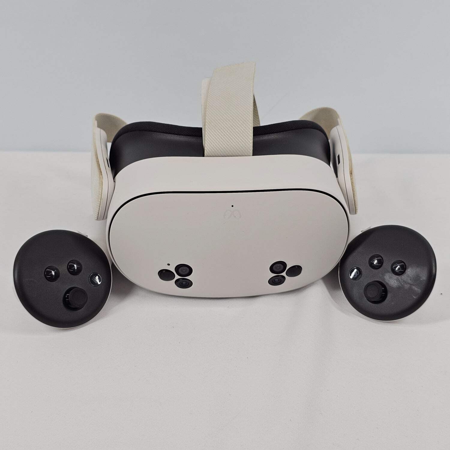 Meta Quest 3S 128GB Standalone All-in-One VR Headset P97