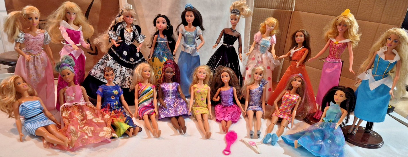 Lot 20 Barbies in Gowns, Dress-1990's to present-Some articulated-Princess, Disn