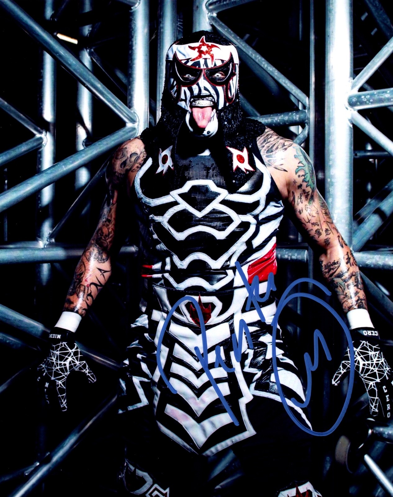 Penta El Zero Miedo Pose Lucha Mask Signed Autographed Photo Authentic 8X10 COA