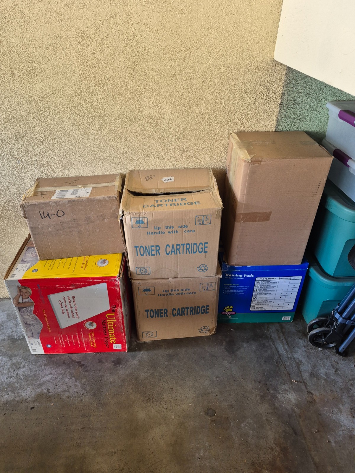 Approximately 900 Empty Dvd Cases