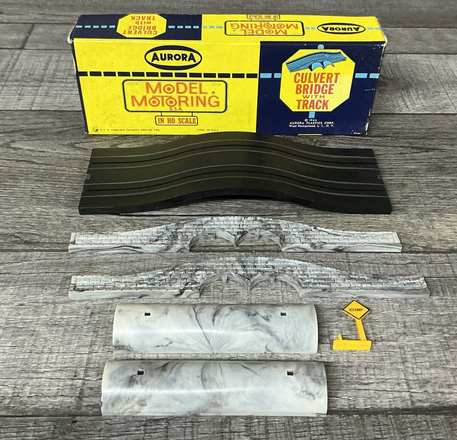 Aurora Model Motoring No. 1510 Culvert Bridge with Track and Sign HO Scale