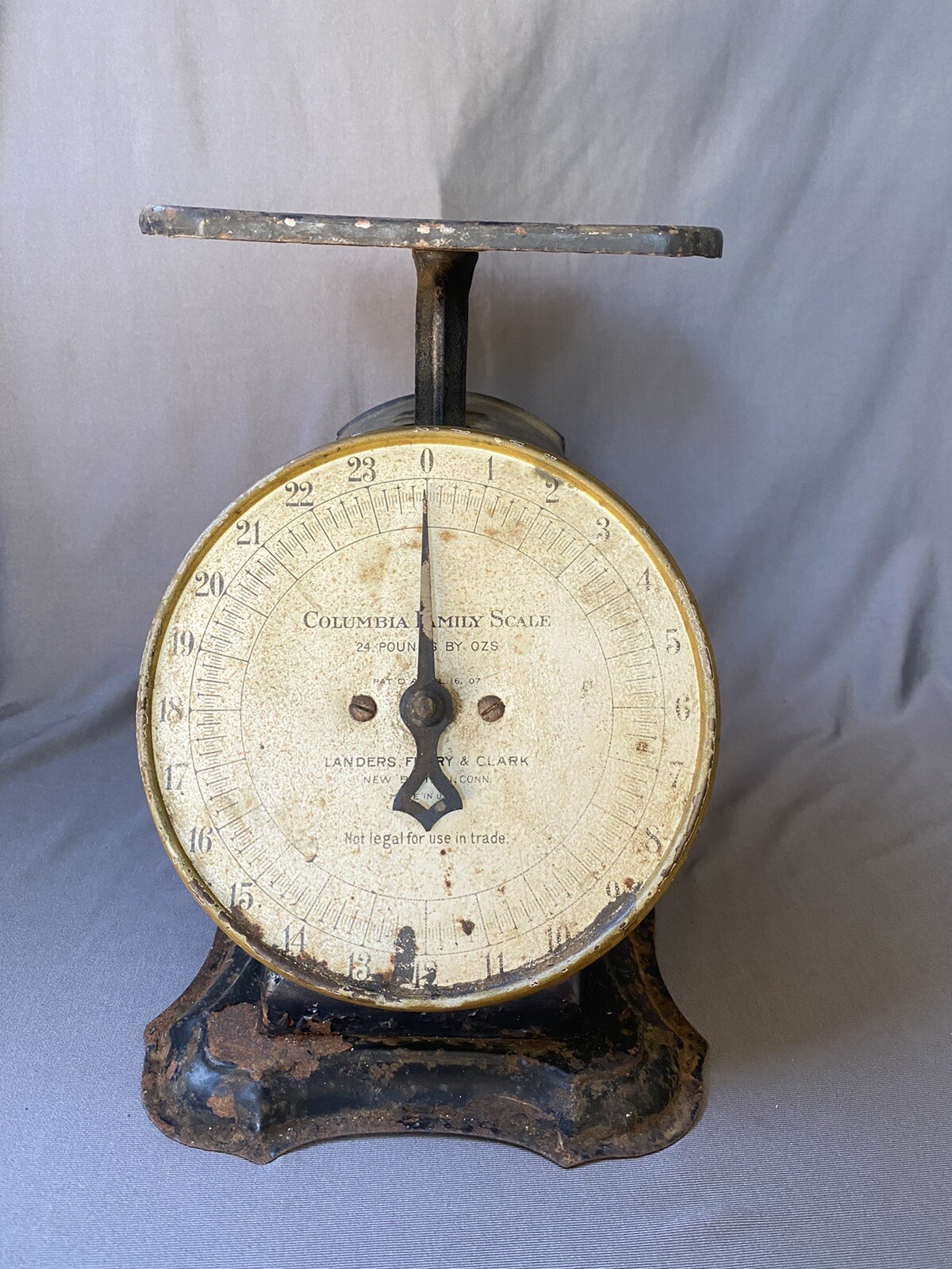 Vge Antique Universal Scale landers frary and clark 24 pounds Black