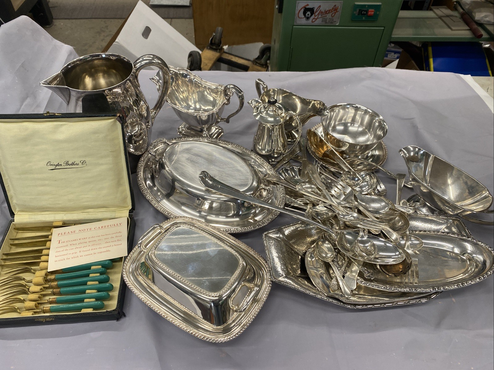 Large Vintage Silverplate Estate Flatware, Gravy Boats, Water Pitcher  etc M0308