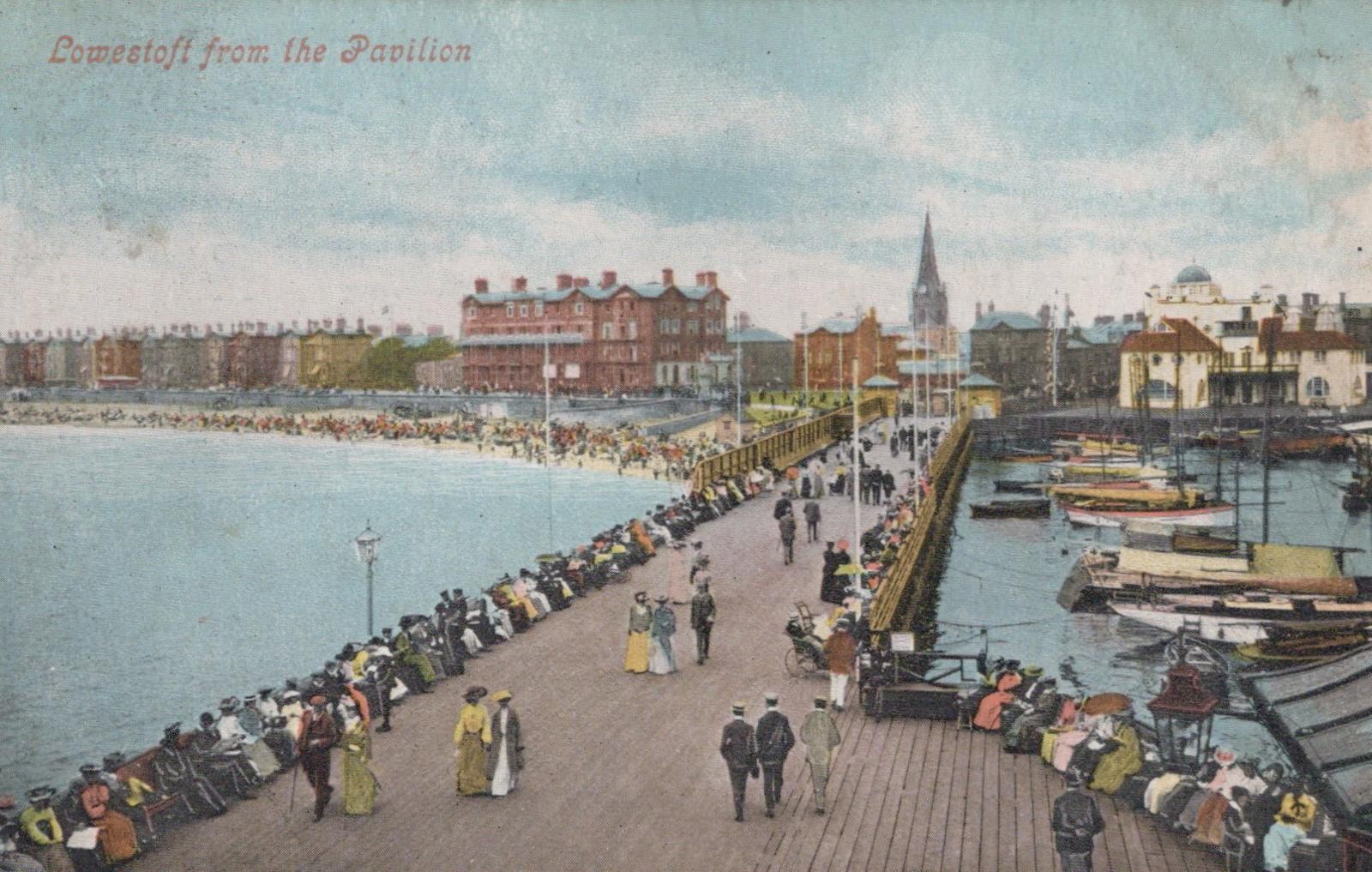 Suffolk Postcard - Lowestoft From The Pavilion  VT625