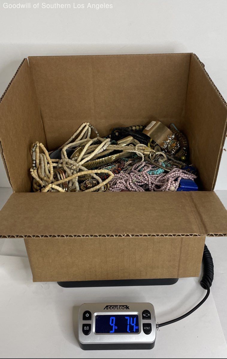 Assorted Jewelry/Craft Lot 9.7 lbs