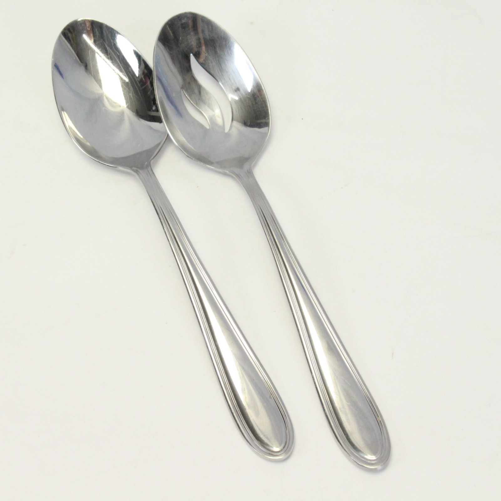 Wallace Modern Thread Serving Spoons 8 3/4" 18/10 Stainless Lot of 2