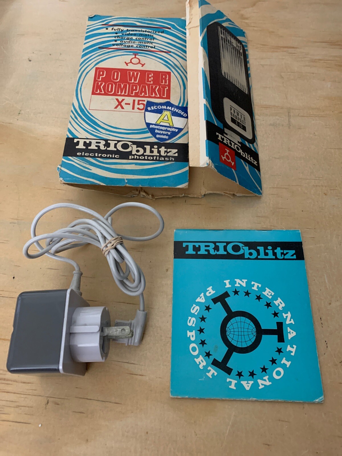 Vintage Trio blitz Electronic Photo flash Power Cord And Manual