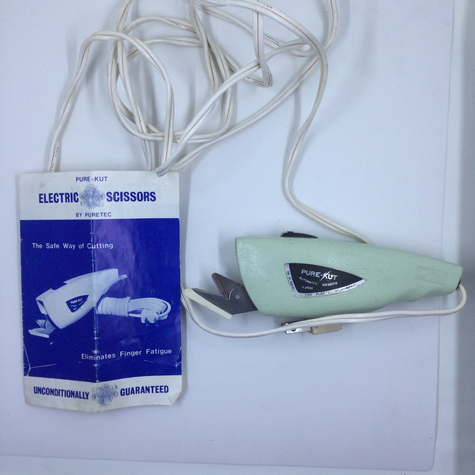 Vintage 1960's Pure-Kut Automatic Scissors w light & Manual #2700 Made in Japan