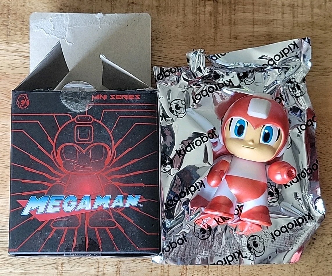Kidrobot Capcom MEGA MAN FIGURE Red Orange Vinyl 3.25" Mini Toy WITH BOX • 1/20