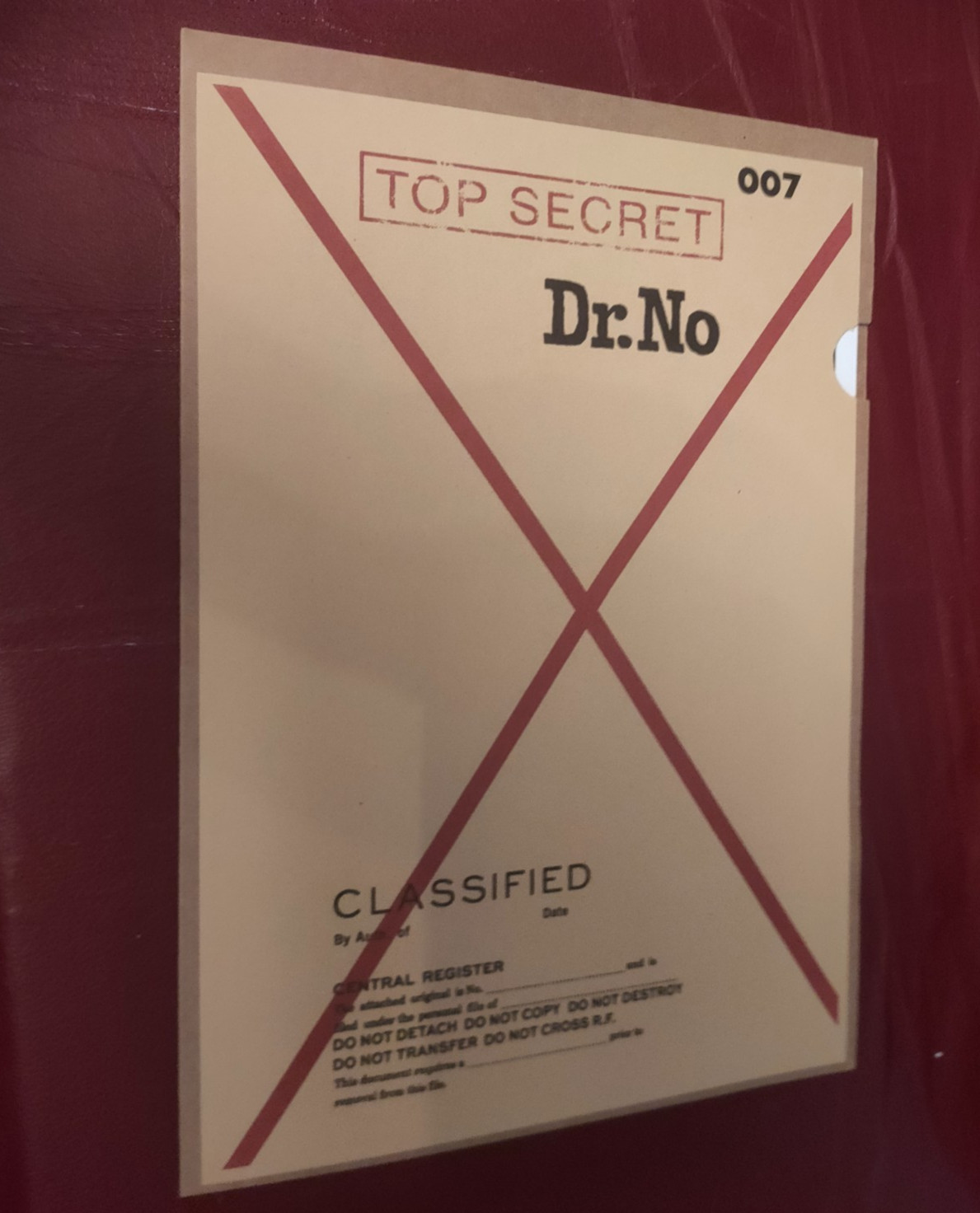 PROP - James Bond - Dr No fan inspired set