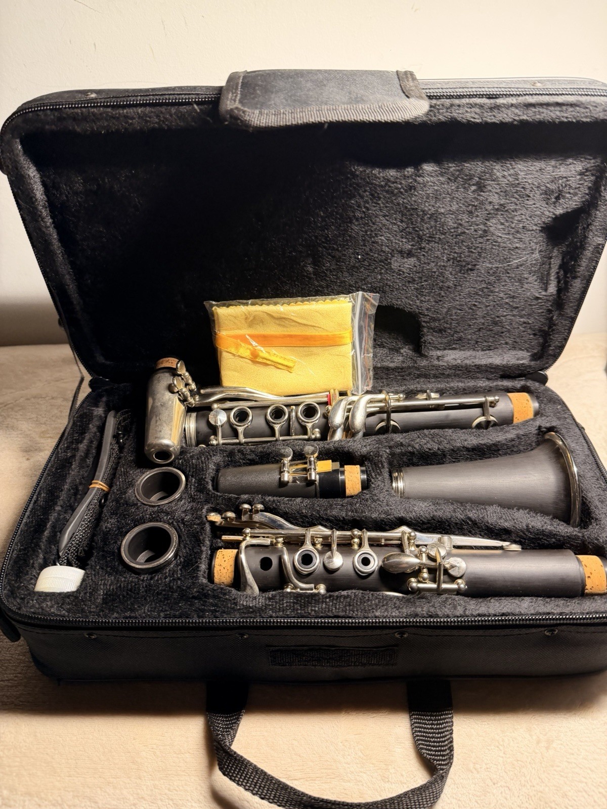 Academy Bb Clarinet Student Clarinet Outfit w/ Case Cleaning Cloth 