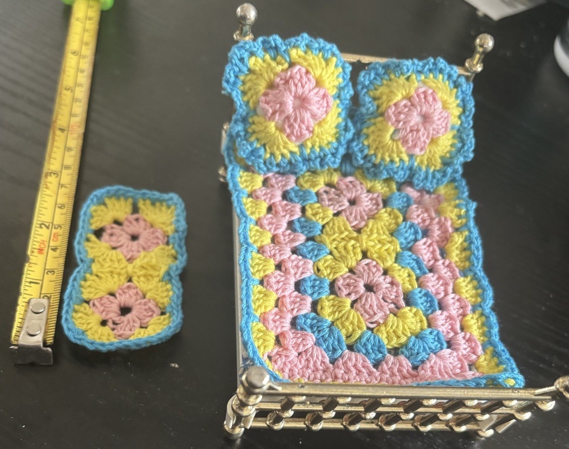 Dollhouse Miniatures Bedspread Blanket Pillows Rug Crocheted Bed Bedding Set