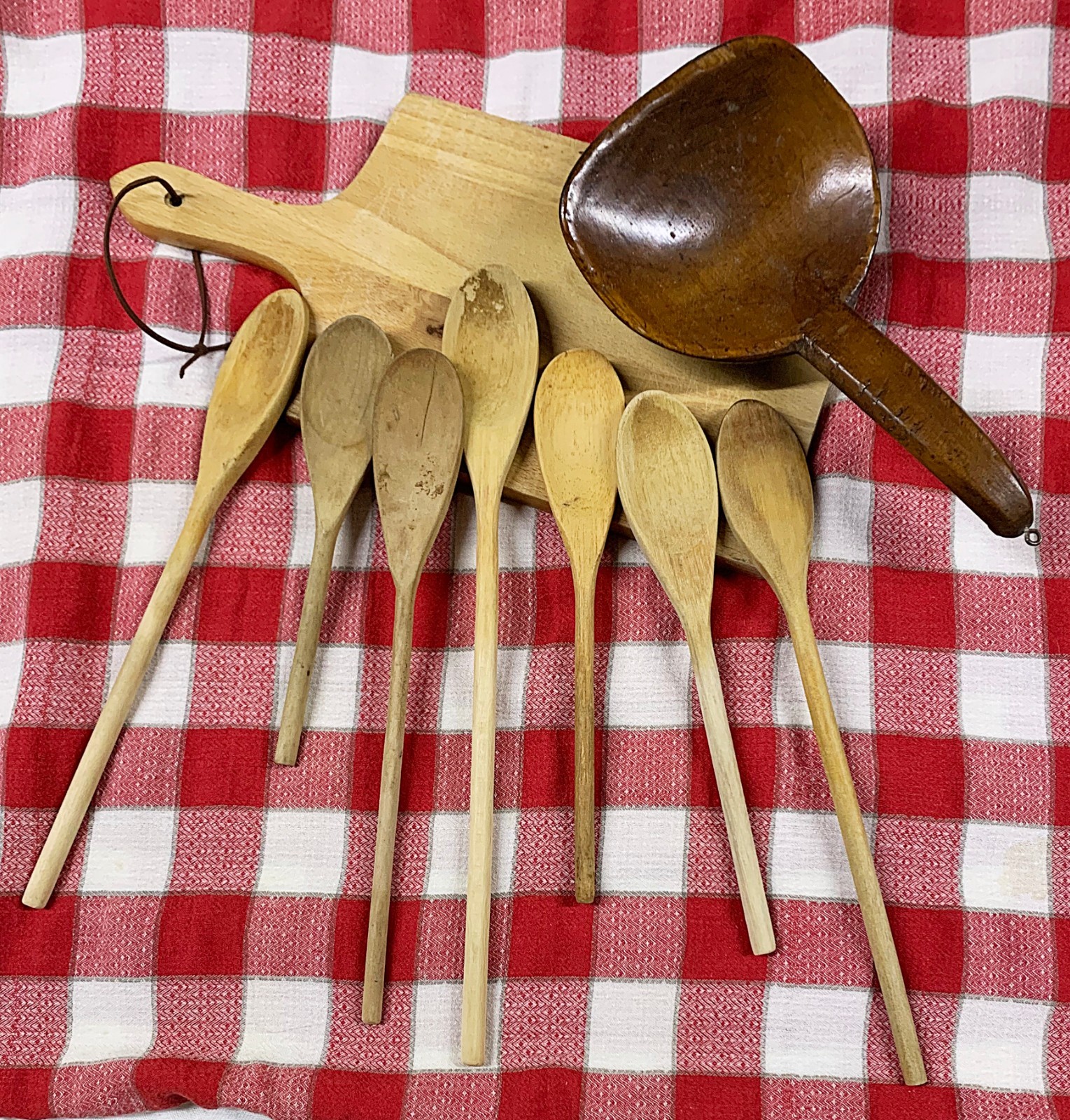 VTG LOT 9 WOODEN KITCHEN UTENSILS SPOONS  PADDLE CUTTING BOARD PRIMITIVE FARMHOU