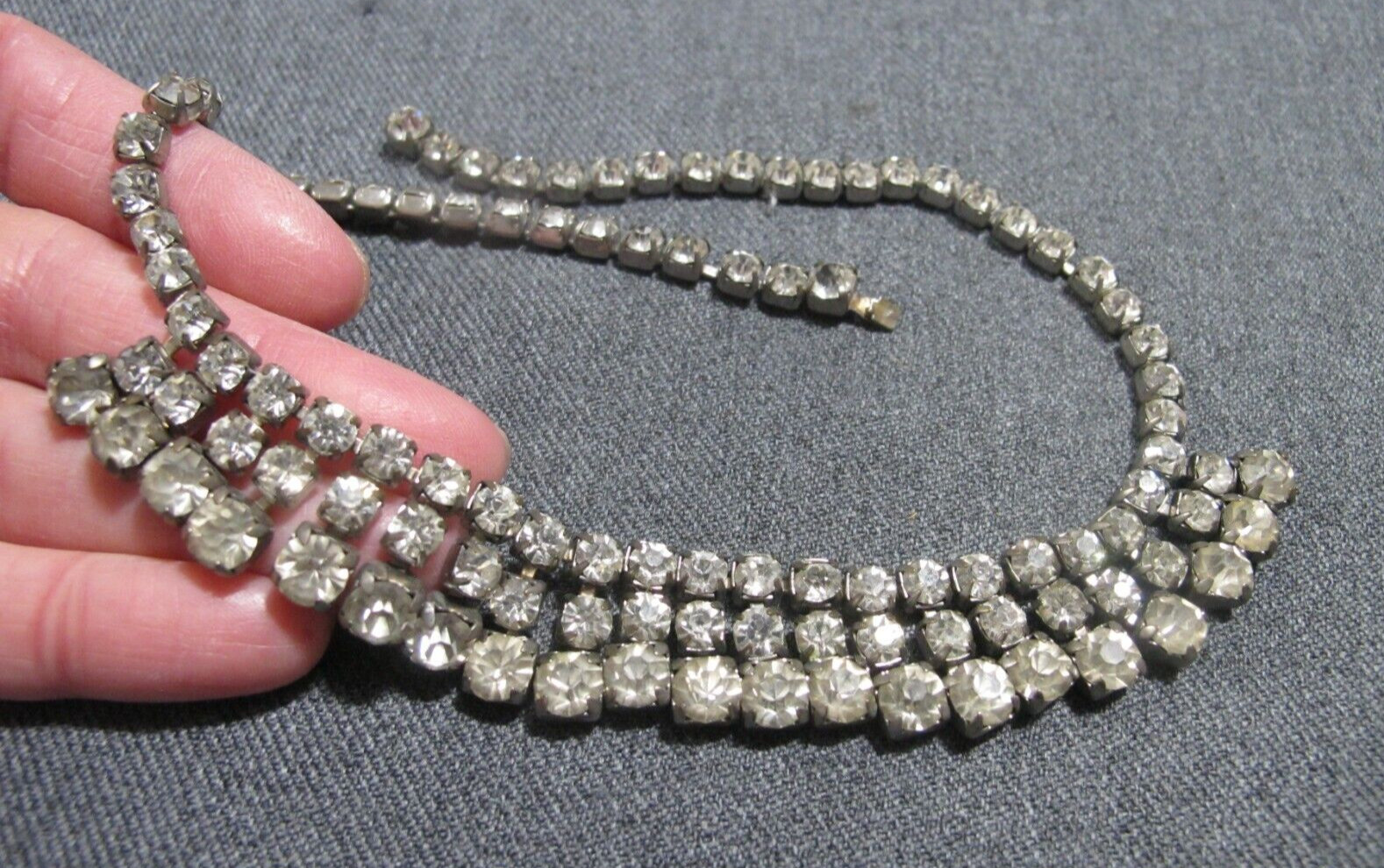 Vintage clear crystals silvertone metals fringe collar necklace clasp for repair