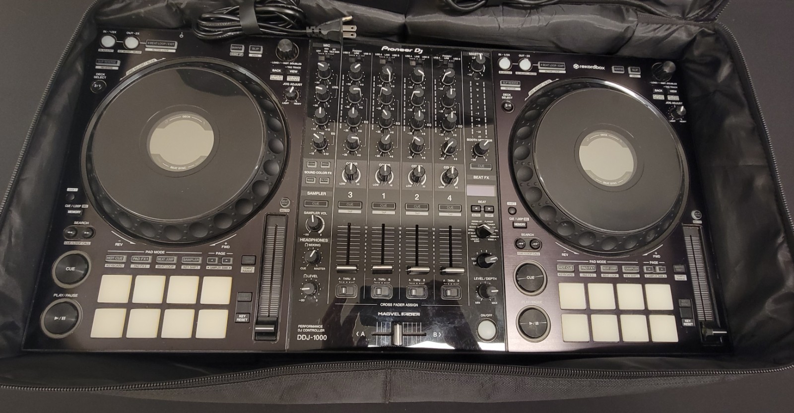 Pioneer DDJ-1000 Rekordbox DJ Controller With Soft Travel Case - FAST SHIPPING