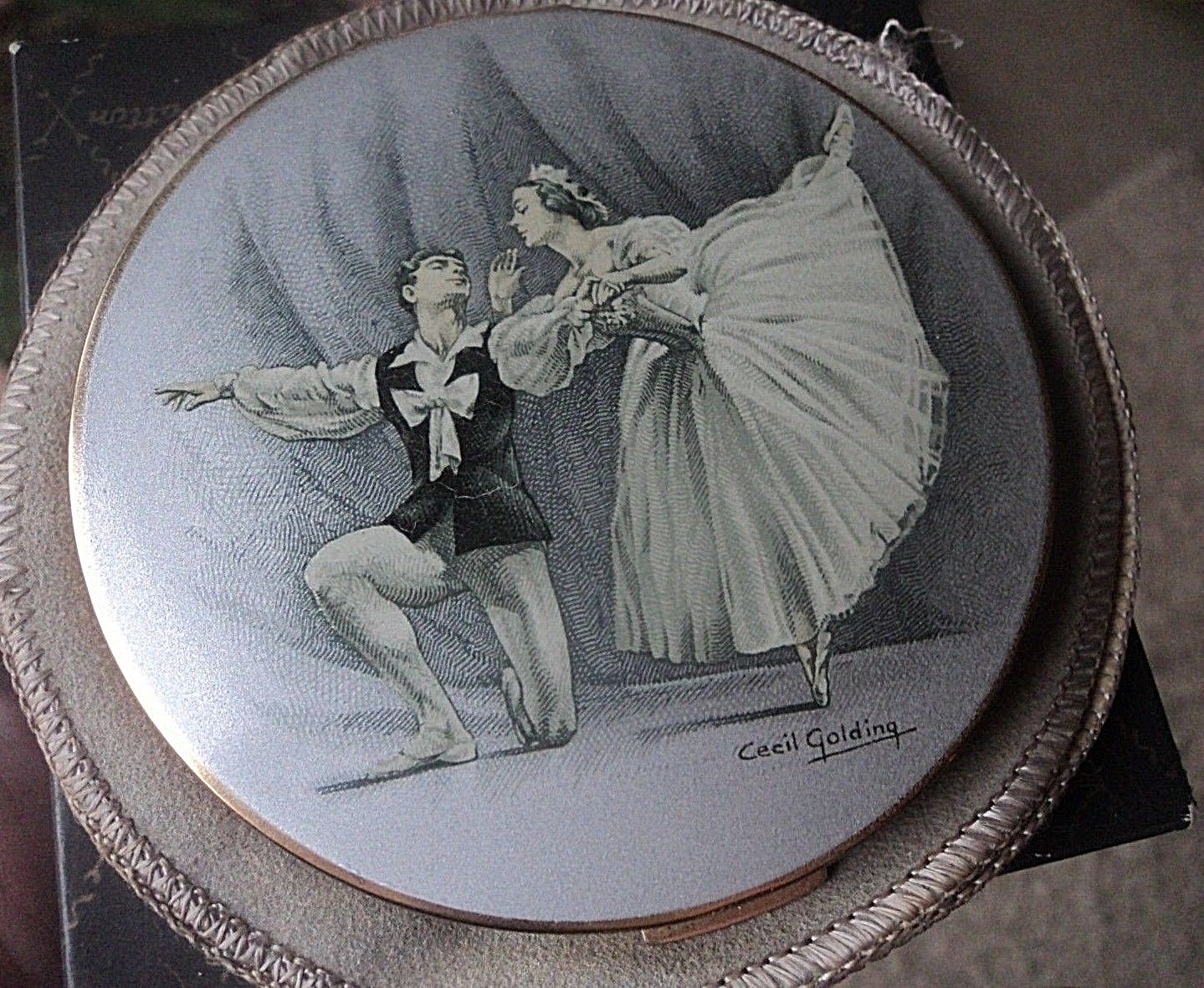 SUPERB Stratton Ladies Enamel Ballet Powder Compact + Box - Cecil Golding