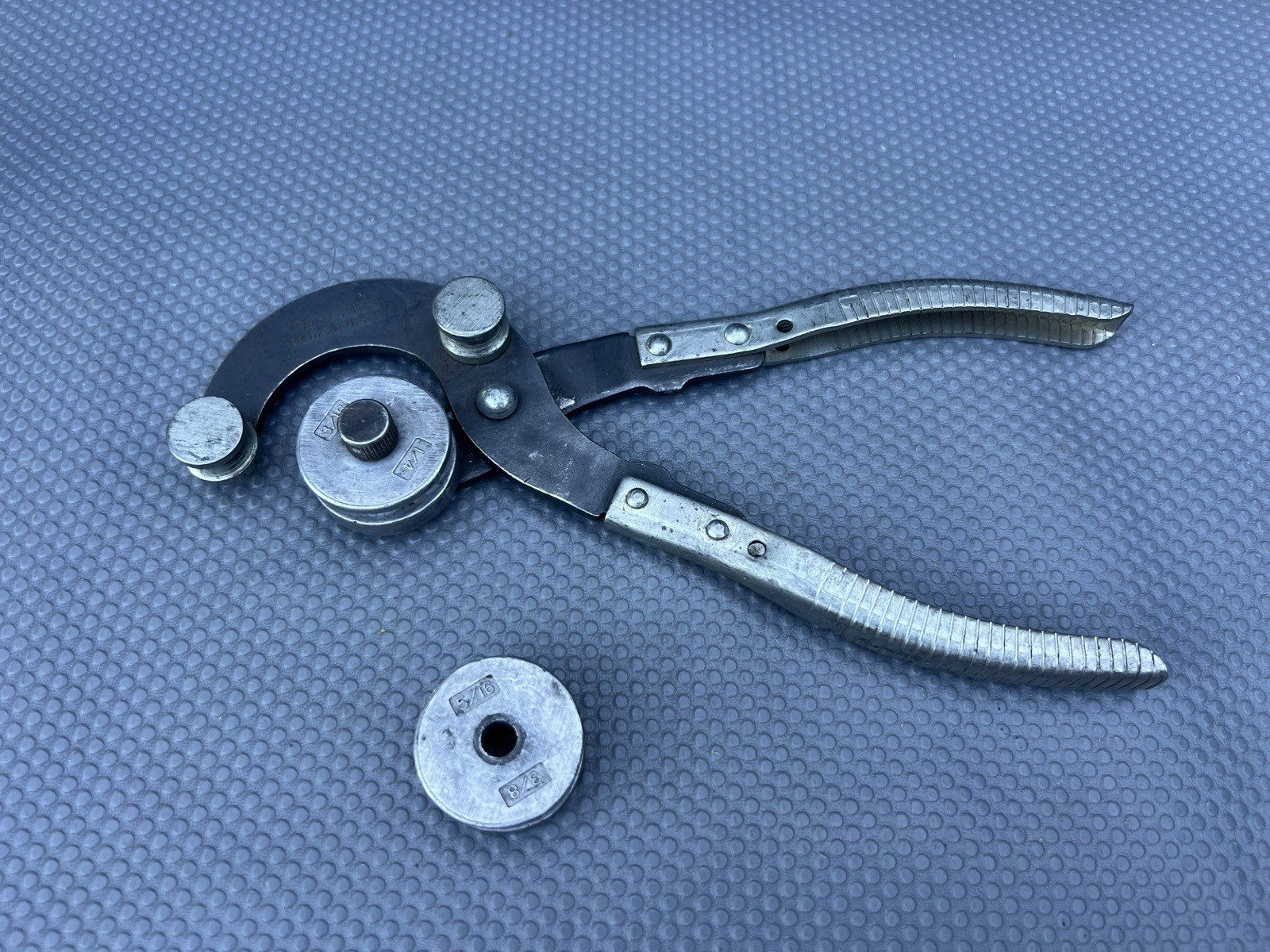 Vintage K-D 2189 Hand Tubing Bender w/ 2 Size Dies - USA