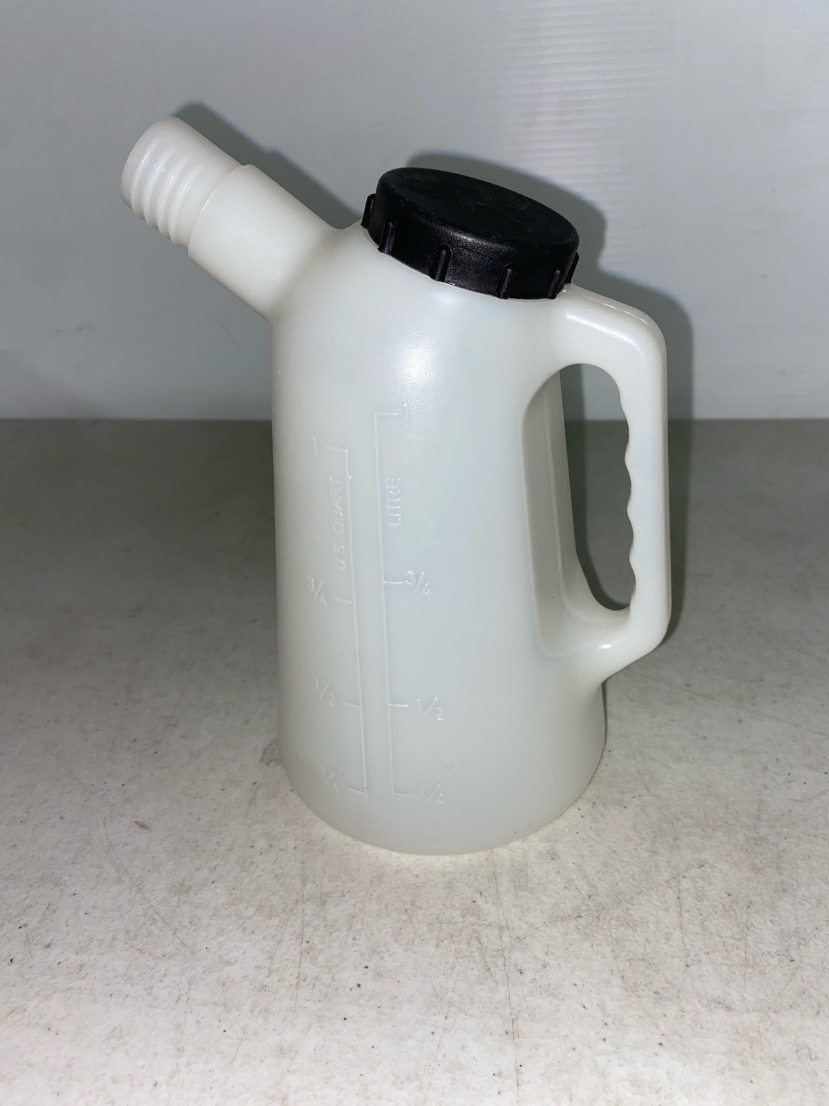 Groz 41900 Plastic Measures with Lid Capacity 1 litre (1 quart).