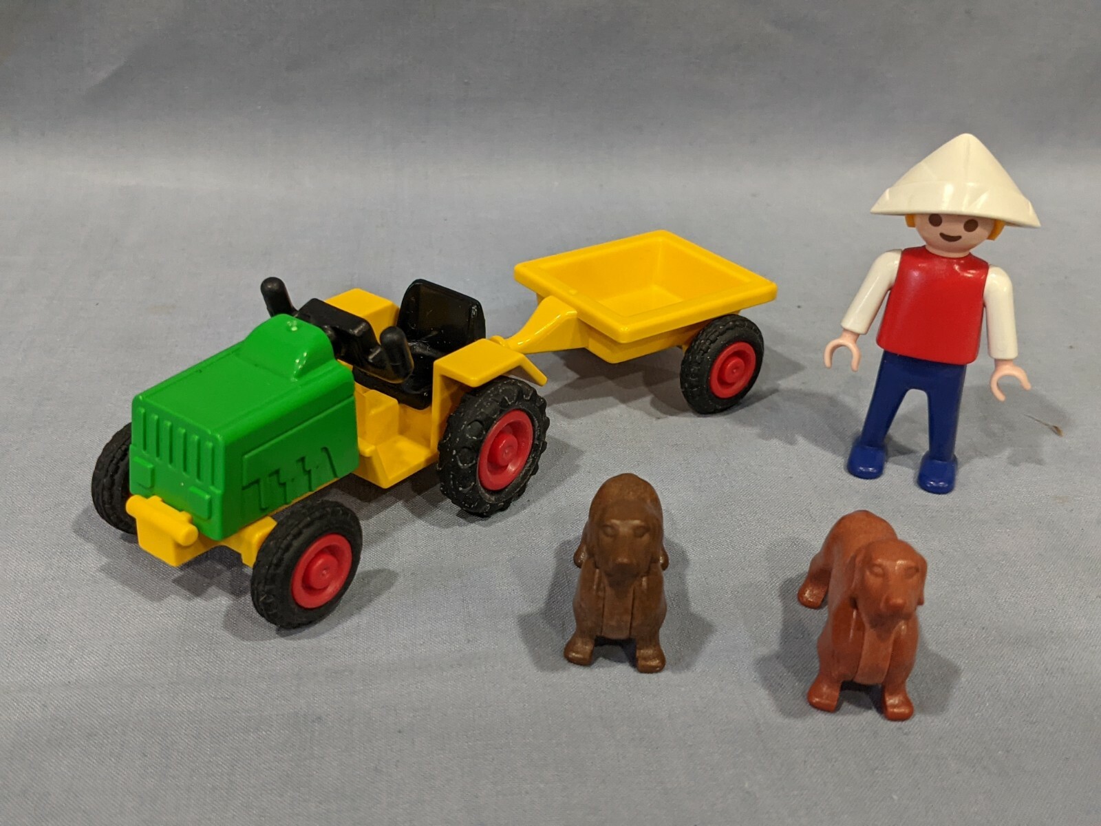 Playmobil 3715 Tractor With Dogs Vintage 1994