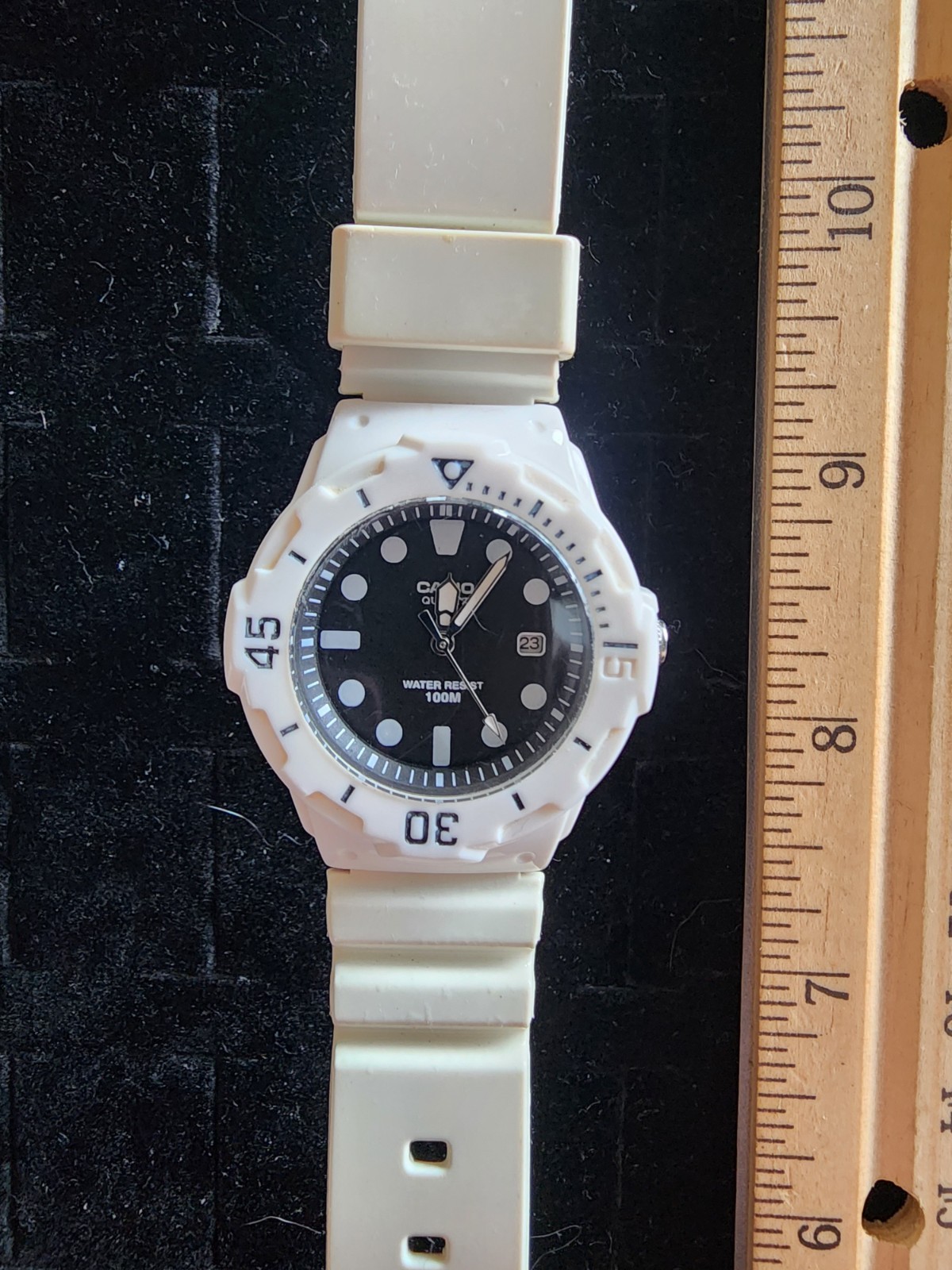 Casio LRW-200H-1E Women's Analog Quartz Watch Black Dial White Case Band Works