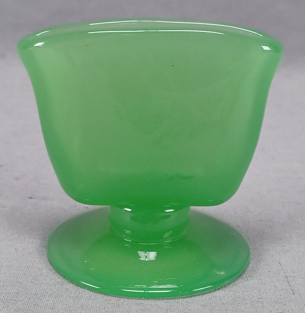 Vintage British Blown Green UV Reactive Alabaster Glass Card Cigarette Holder