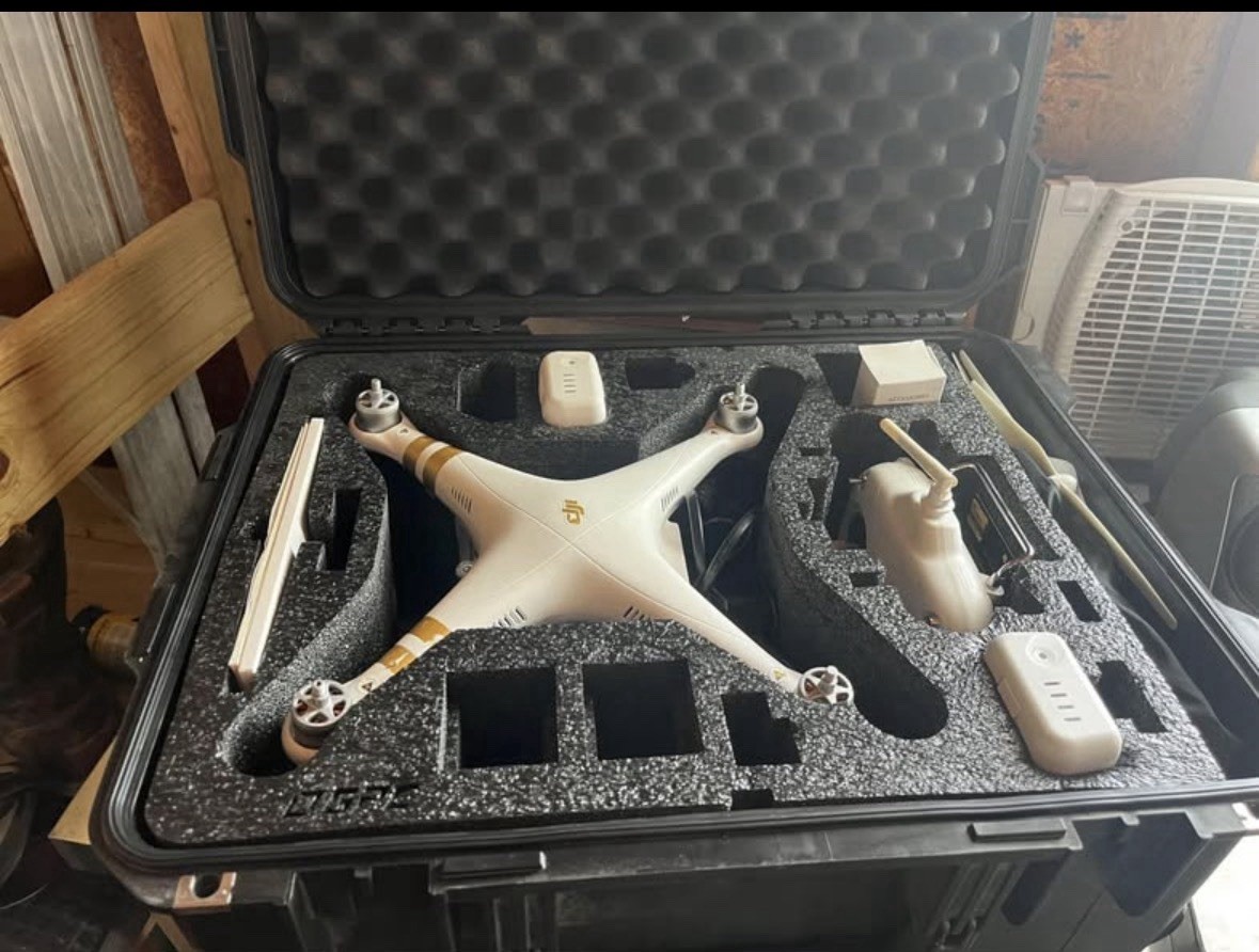 DJI Phantom 3 SE with Carrying Case & Accessories