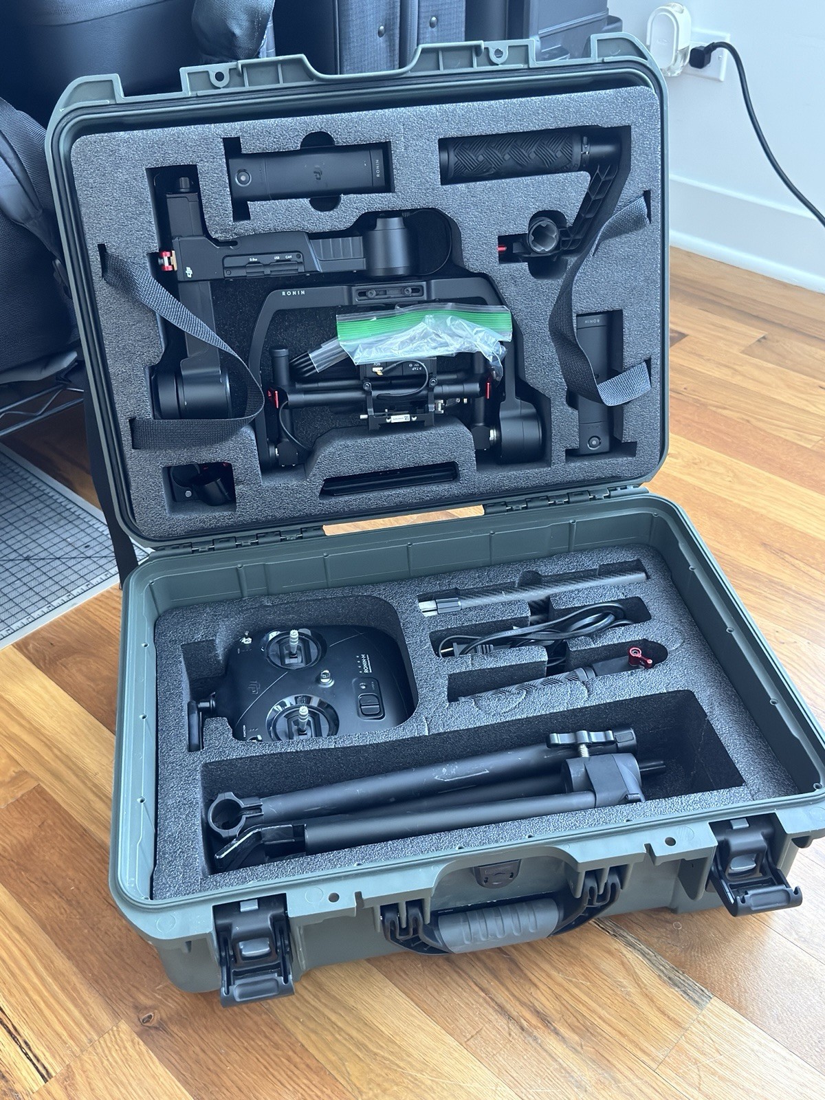 DJI Ronin M Gimbal 3-Axis Handheld Stabilizer with Stand and Case (NO BATTERIES)