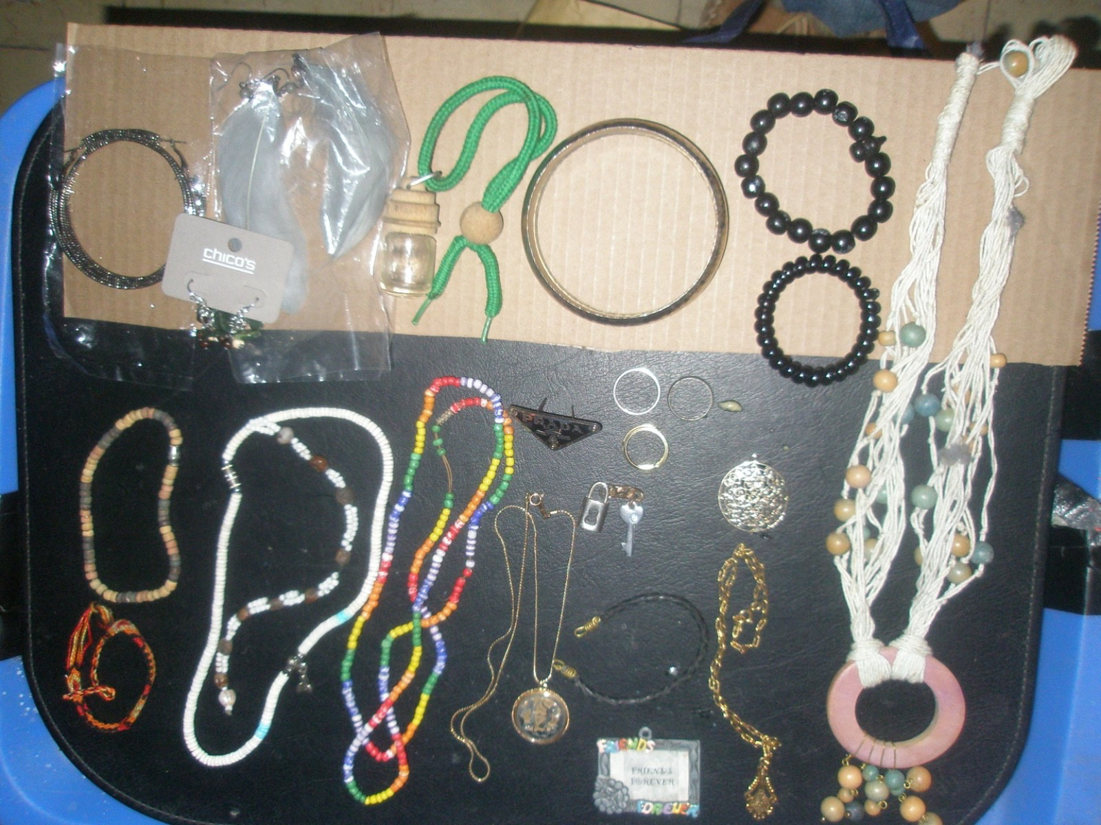 FASHION ACCESSORIES LOT FOR THE ARMS, NECK, WRISTS AND OTHER