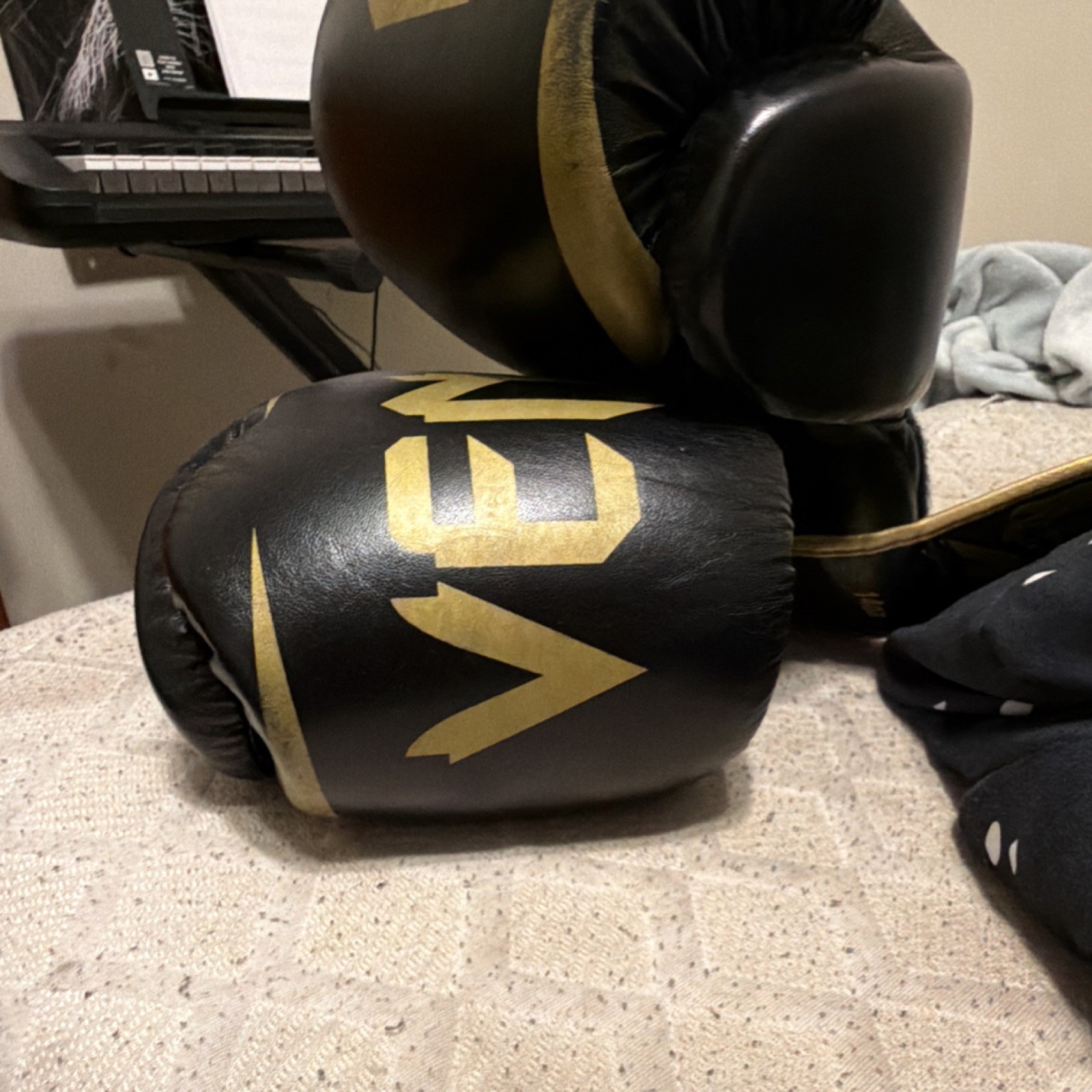 Venum Boxing Gloves 14oz Black Gold Sparring Training Punching Premium Quality