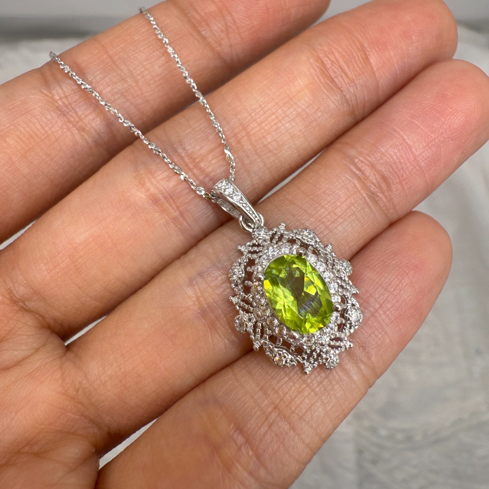 925 Sterling Silver Necklace 8x6mm Natural Peridot Gemstone Zircon Pendant Gift